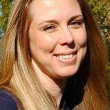 Amanda Farinos — Mom (voice)