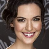 Одетт Эннэйбл — Beth McIntyre