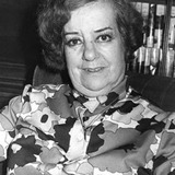 Carmen Martínez Sierra — Mujer con mantilla en los toros