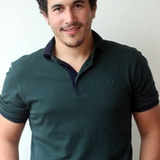 Breno Nina — Agente Policial Jonas