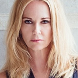 Ребекка Стааб — Channel 9 Newscaster Carolyn Haynes