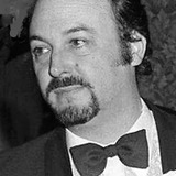 Rafael Romero Marchent — Lacayo (Lackey) (uncredited)