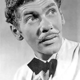 Leonid Kinskey — Harry Beldon, Saxophone Player