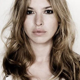 Tara Elders — Quizmaster (segment "Netherlands: Euroquiz")