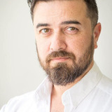 Alexander Hathaway — Comic Book Store Manager (uncredited)