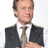 Ľubomír Paulovič — (uncredited)