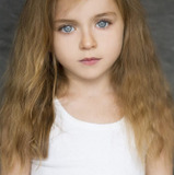 Saskia de Melo Dillais — Nora Kremer