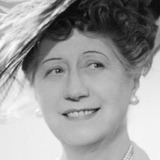 Gabrielle Dorziat — Tante Léo