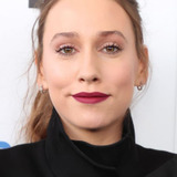 Sarah Sutherland — Dara