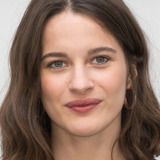 Rebecca Marder — Julia