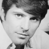 Jorge Rivero — Roberto Briones