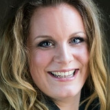 Lise Baastrup — Mary – Esther's mom