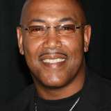 Роберт Сэмюэлс — Black Bodyguard (uncredited)