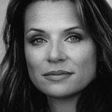 Anabelle D. Munro — Theatre Actress (uncredited)