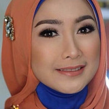 Desy Ratnasari — Lola