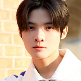 谢鸿鑫 — He Xin's Assistant