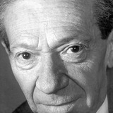 Friedrich Hollaender — Pianist (uncredited)