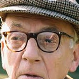 Erik Chitty — Sergei (Old Soldier)