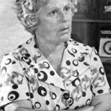 Dolores Calò — Tribeswoman in Crowd
