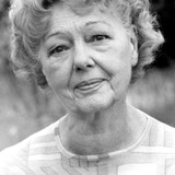 Paulette Dubost — Lisette, sa camériste