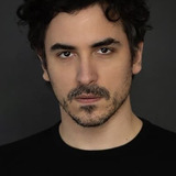 Santi Bayón — Roberto Vasquez IV (Henry's Dad)