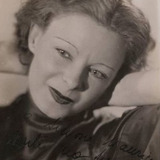 Lucienne Bogaert — Veuve Adèle Maurin