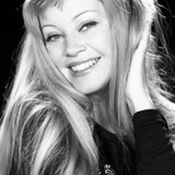Anna Széles — Fiancee