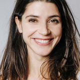 Aida Oset — Enfermera UCI (uncredited)