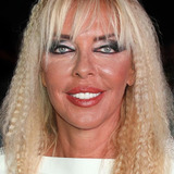 Ahu Tuğba — Meral Şafak