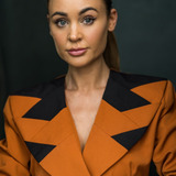 Kelly Rian Sanson — Dr. Rowe