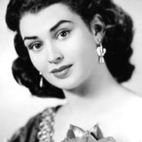 Laurette Luez — Lisa