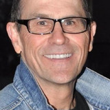 Майкл Крэбтри — Man in Car