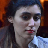 Alyssa Arcuri Rivière — Cliente du bar