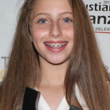 Natasha Cubría — Andrea