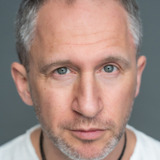 Oskar Kuchera — Barman