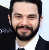 Samm Levine — Apple's Handler (uncredited)