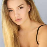 Alissa Skovbye — Chloe