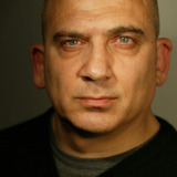 Джонатан Койн — Gus Petraki