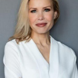 Melinda Messenger — Super Bra Girl