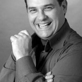 Niki Giustini — Assistente Monsignore