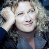 Angela Finocchiaro — Amelia Benassi