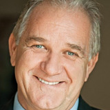 Ким Нуки — Senator Gulick