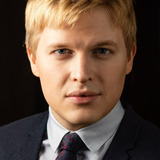 Ronan Farrow — Self