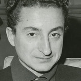 Robert Porte — Paget (uncredited)