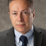 Дуглас Слайх — Museum Gala Patron (uncredited)