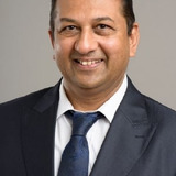 Бхарат Мистри — Airport passenger