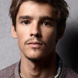 Brenton Thwaites — Bek