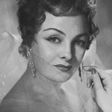 Gloria Lynch — Taxi Passenger