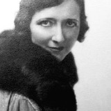 Virginia Hammond — (uncredited)