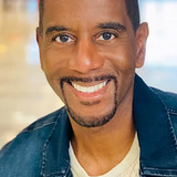 Reggie Gaskins — Officer Dix